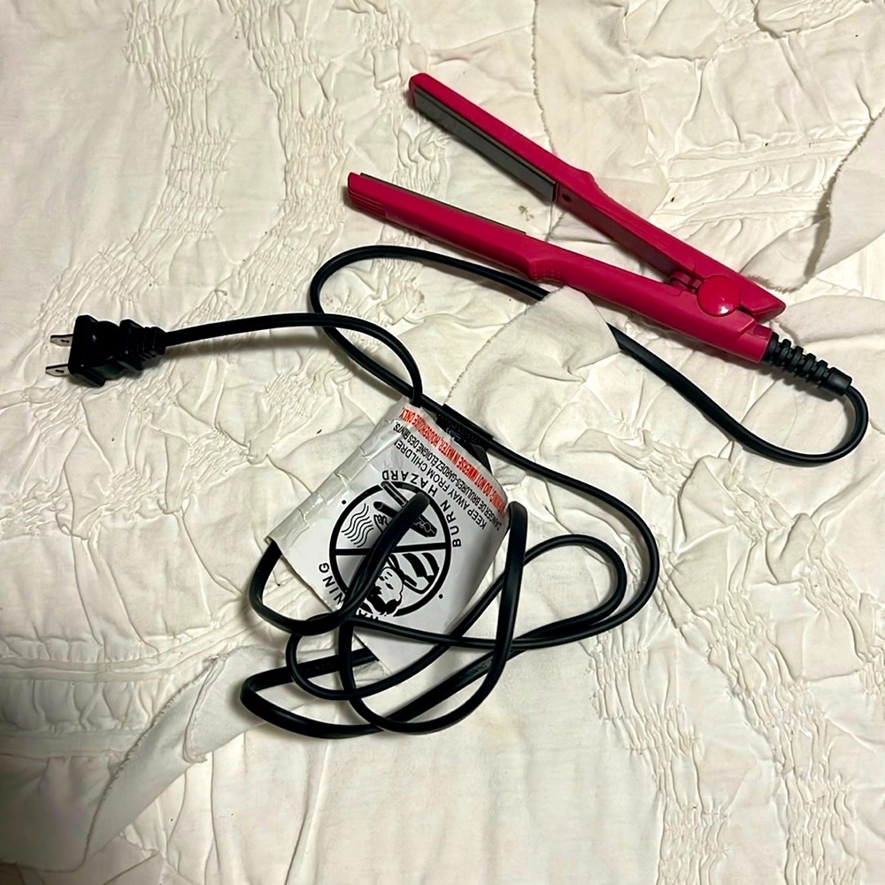 Bellezza 0.5-Inch  1/2" Travel Size Mini Flat Hair Iron - Hot Pink